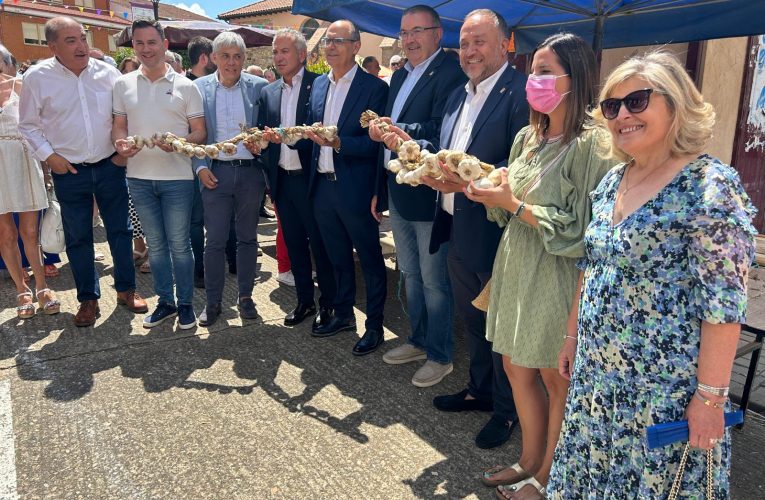 El presidente de la Diputación destaca la “tradición” e “historia” de la Feria del Ajo de Santa Marina del Rey